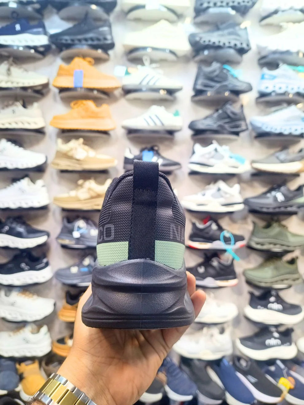 NADFTGUCO MEN PREMIUM CLOUD STYLE BLACK