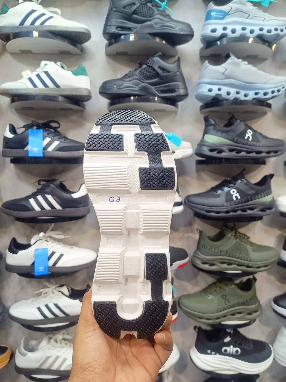 ON CLOUD RUNNER 2 WHITE