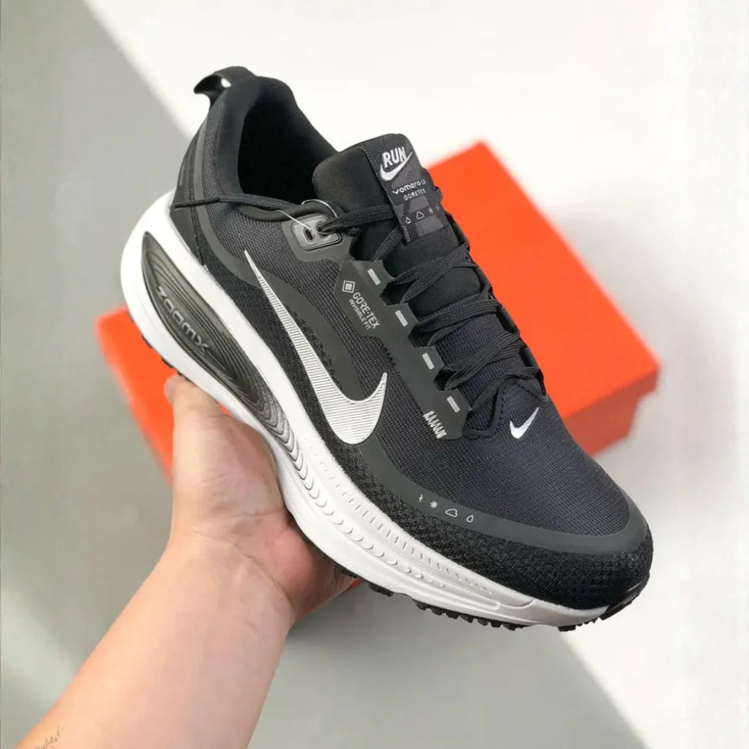 Nike Vomero 18 GORE TEX Preto Branco