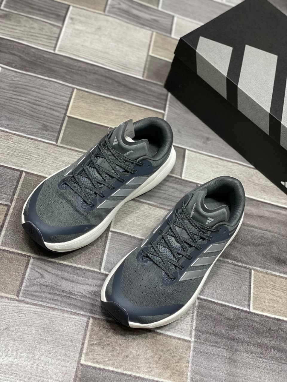 SUPERNOVA RISE 3 GREY AND SILVER