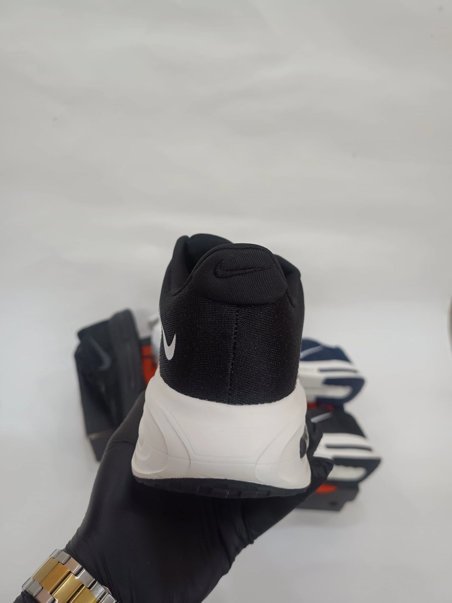 NIKE AIR ZOOM BLACK AND WHITE