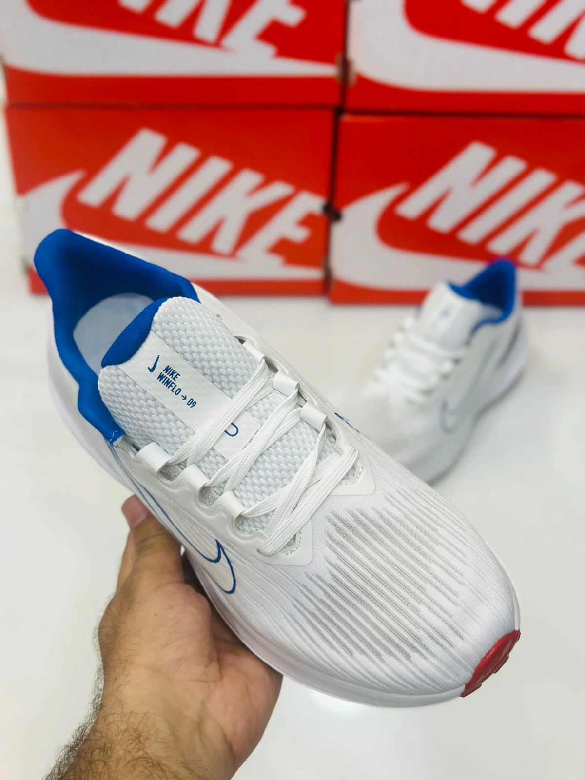 NIKE WINFLO 9 WHITE AND BLUE