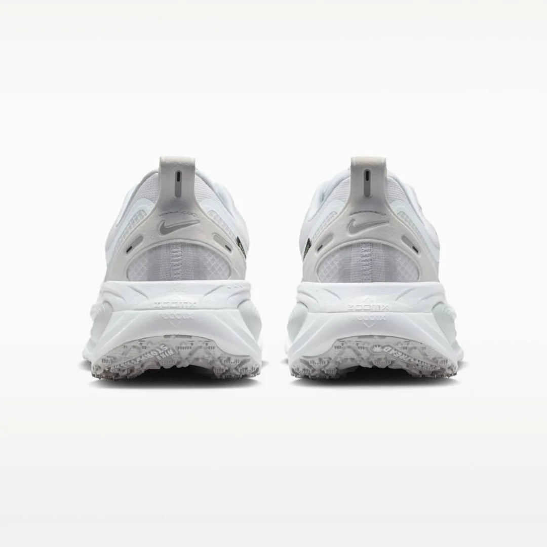 Nike Vomero 18 GORE TEX Branco Cinza Metálico