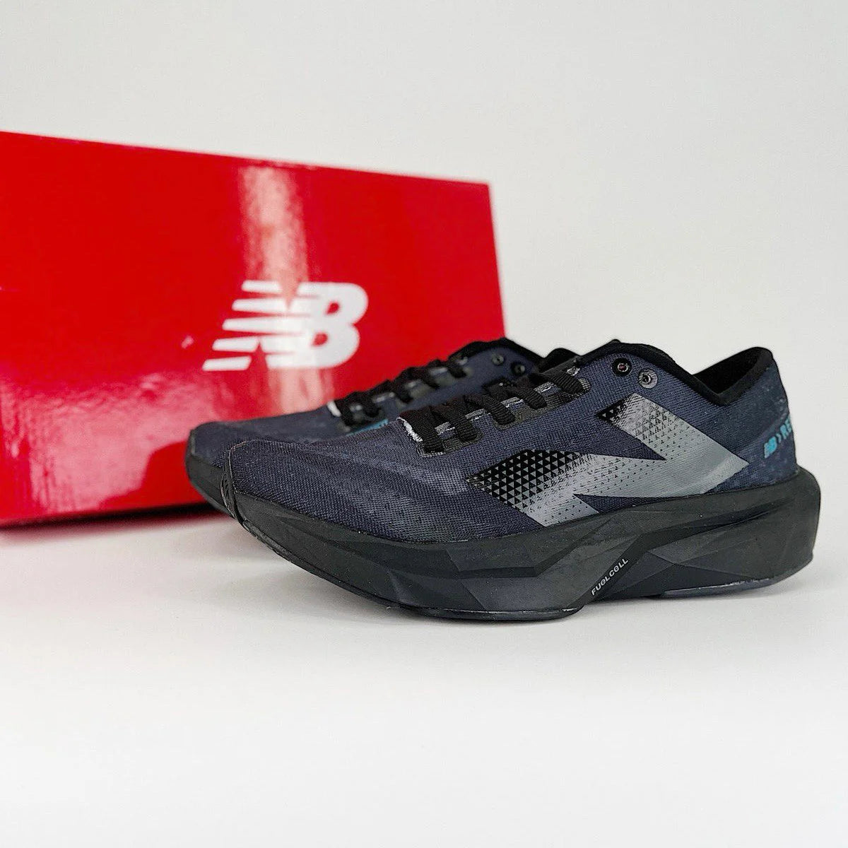 New Balance FuelCell Rebel V4 Balck Preto