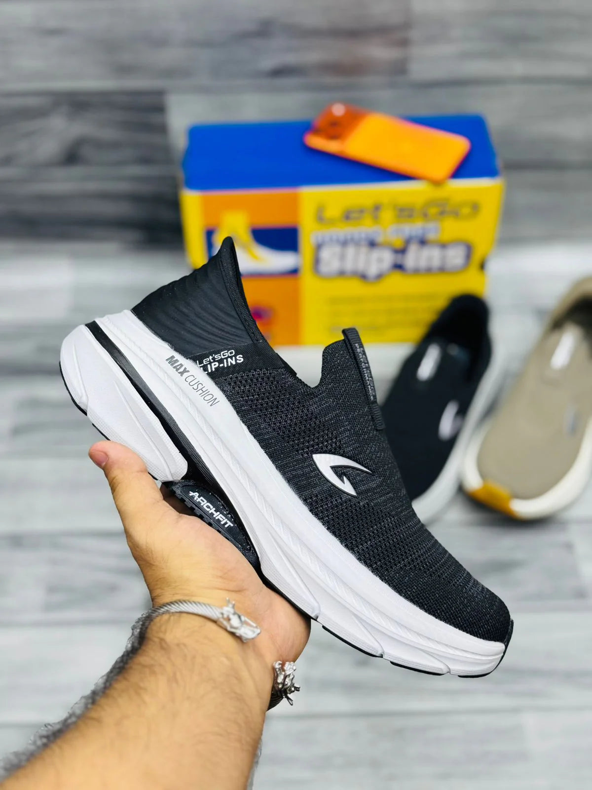 LETS GO SLIP IN ARC FIT SKECHERS BLACK