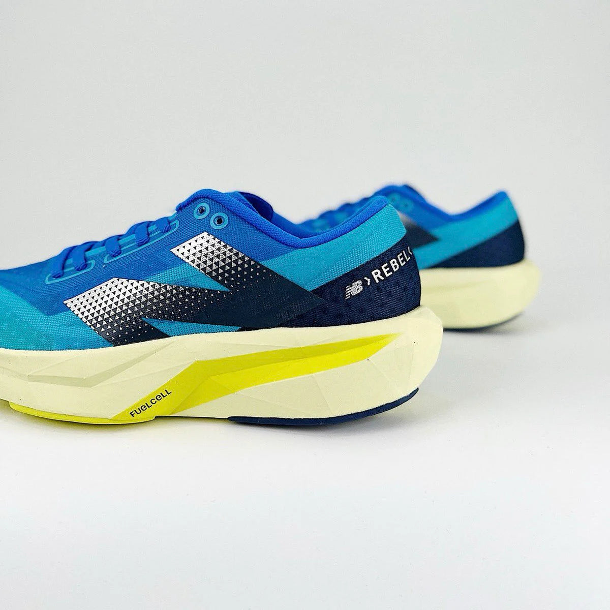 New Balance FuelCell Rebel V4 Azul Collor
