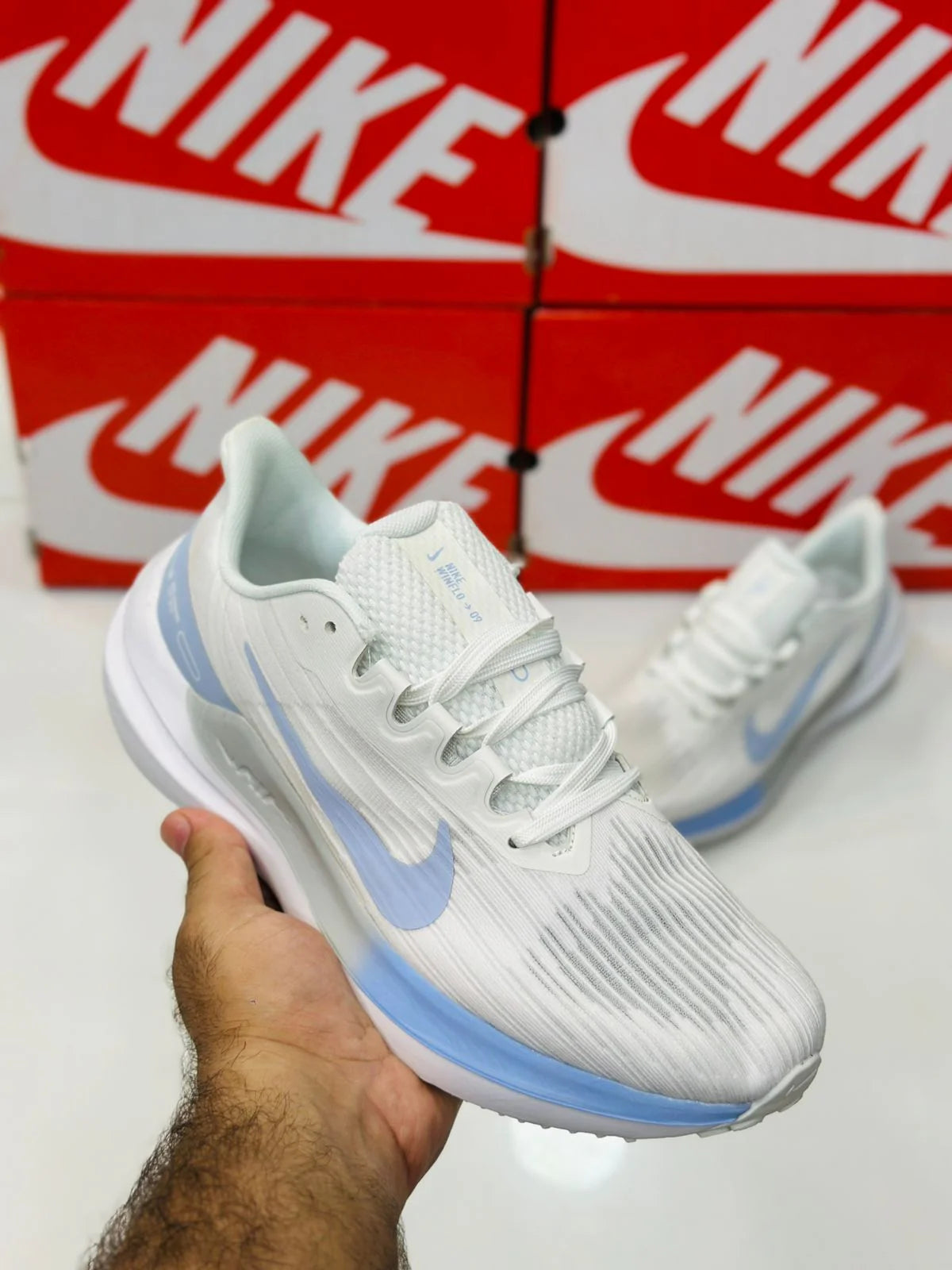 NIKE WINFLO 9 OFF WHITE AND BLUE