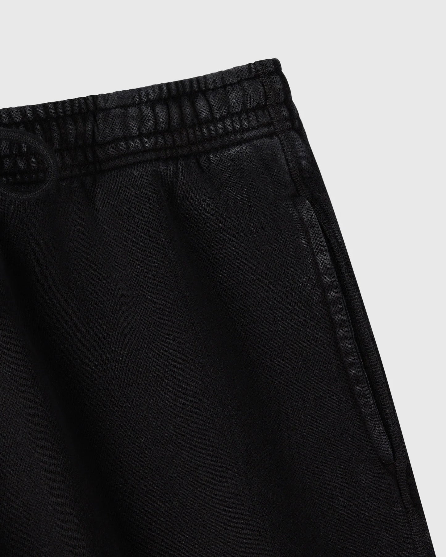 Muskoka Sweatshorts Garment Dyed Black