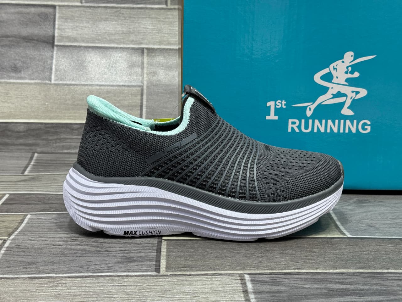MAX COUSION SLIP INN SKECHERS DARK GRAY