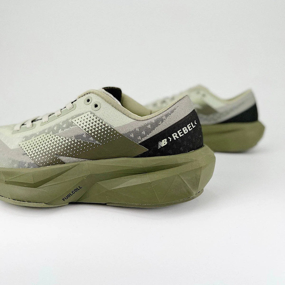 New Balance FuelCell Rebel V4 Verde militar