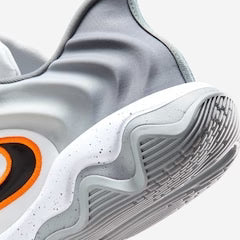 Tênis Nike Giannis Immortality 4 Cinza Branco