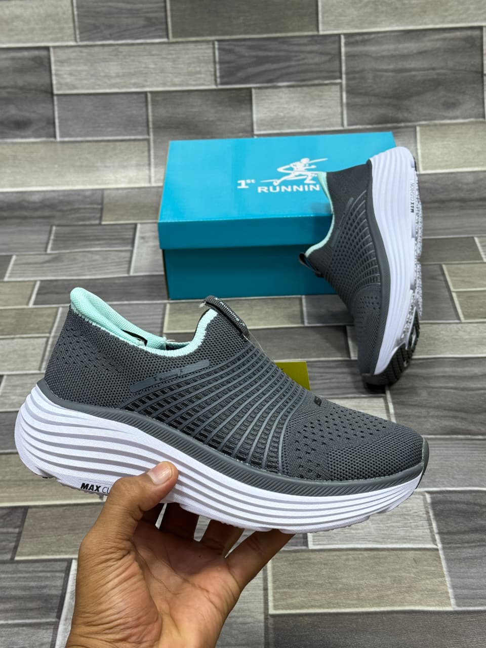 MAX COUSION SLIP INN SKECHERS DARK GRAY