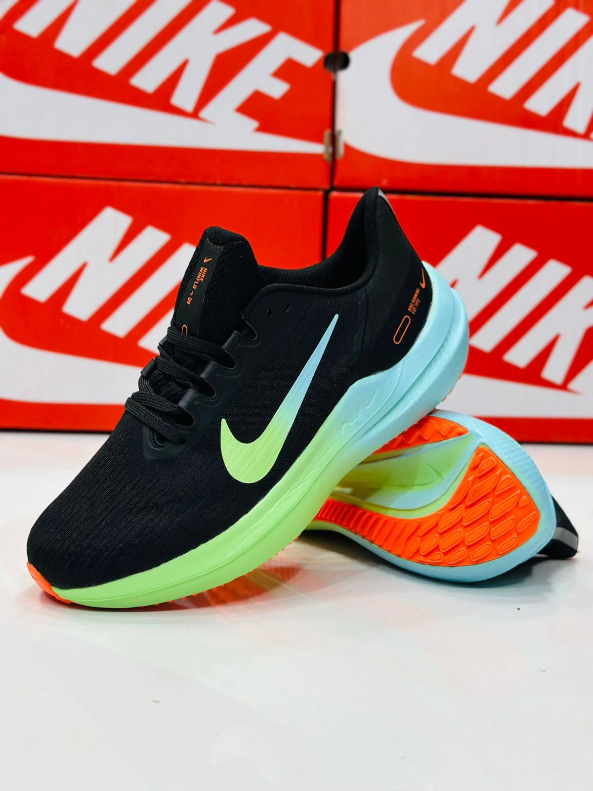 NIKE WINFLO 9 BLACK AND VIBRANT GREEN