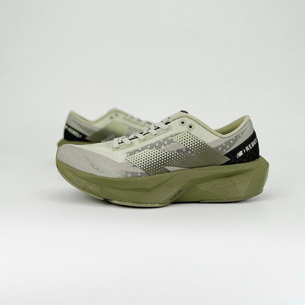 New Balance FuelCell Rebel V4 Verde militar