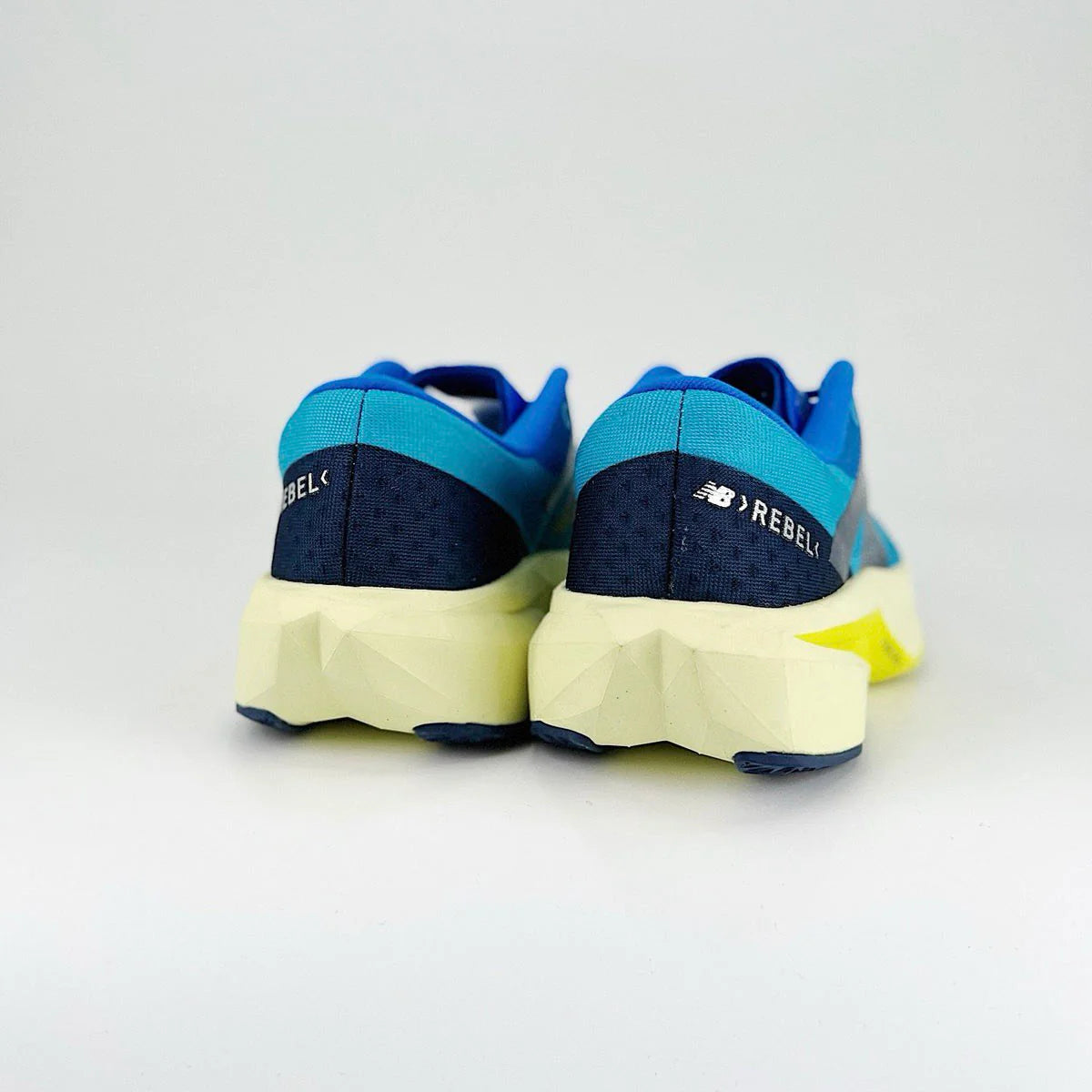 New Balance FuelCell Rebel V4 Azul Collor