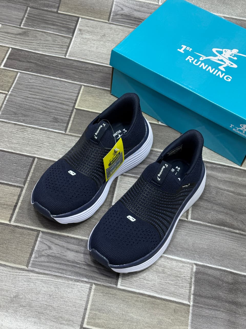 MAX COUSION SLIP INN SKECHERS NAVY BLUE