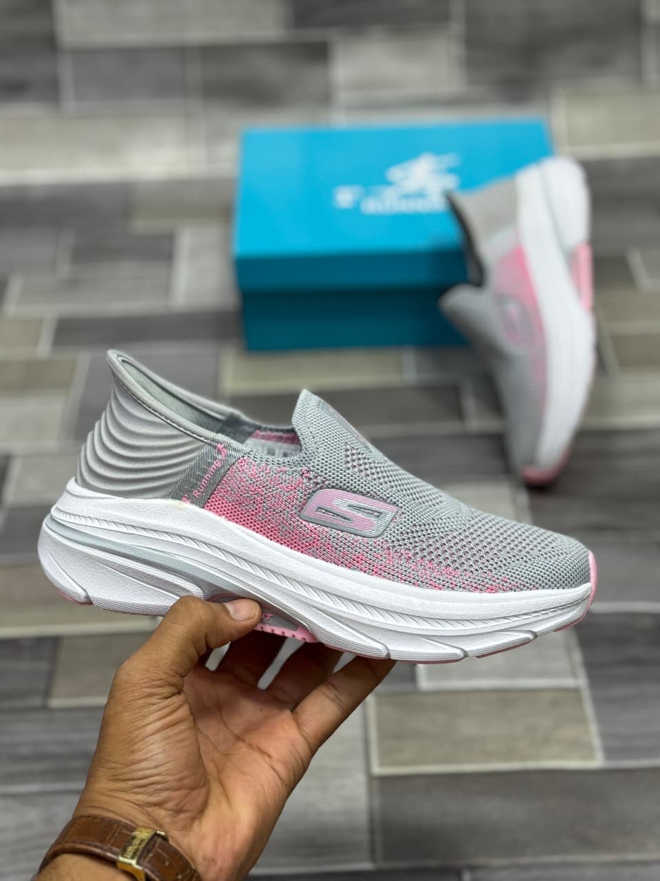 ARCH FIT SLIP ON SKECHERS GRAY WITH PINK