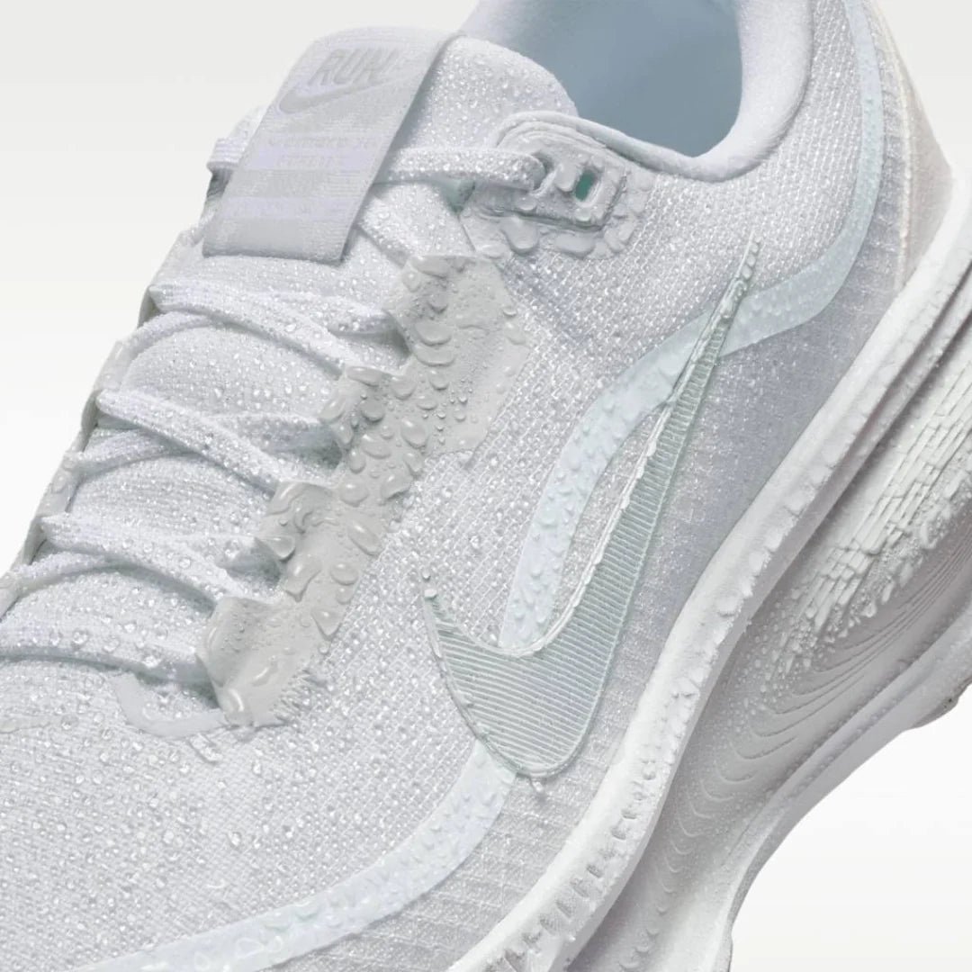 Nike Vomero 18 GORE TEX Branco Cinza Metálico