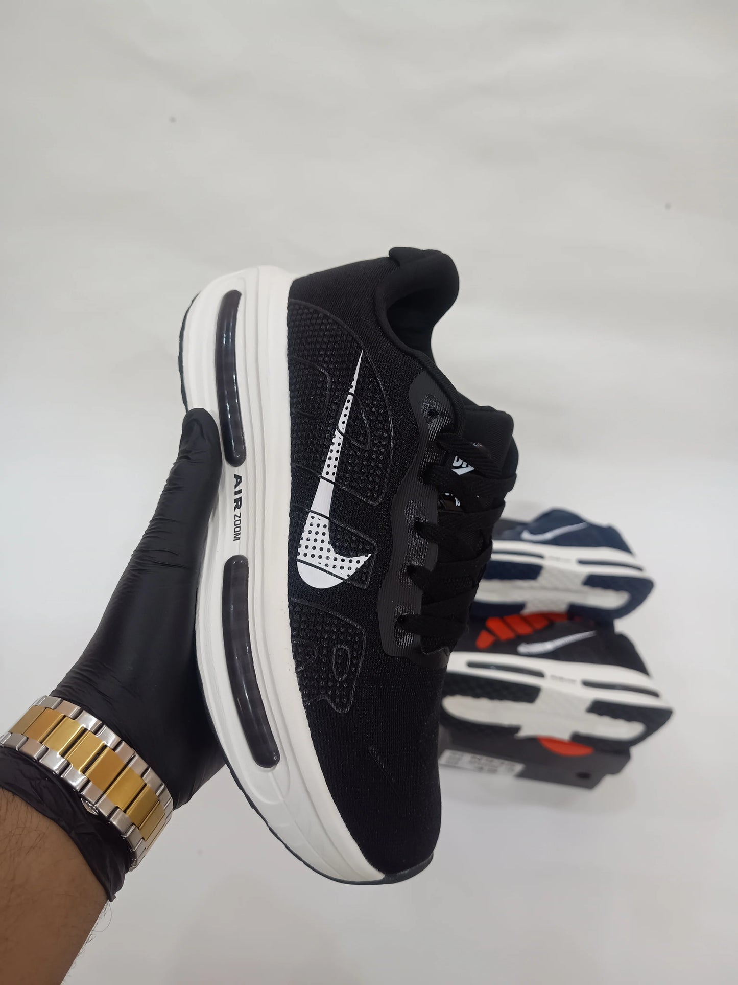 NIKE AIR ZOOM BLACK AND WHITE