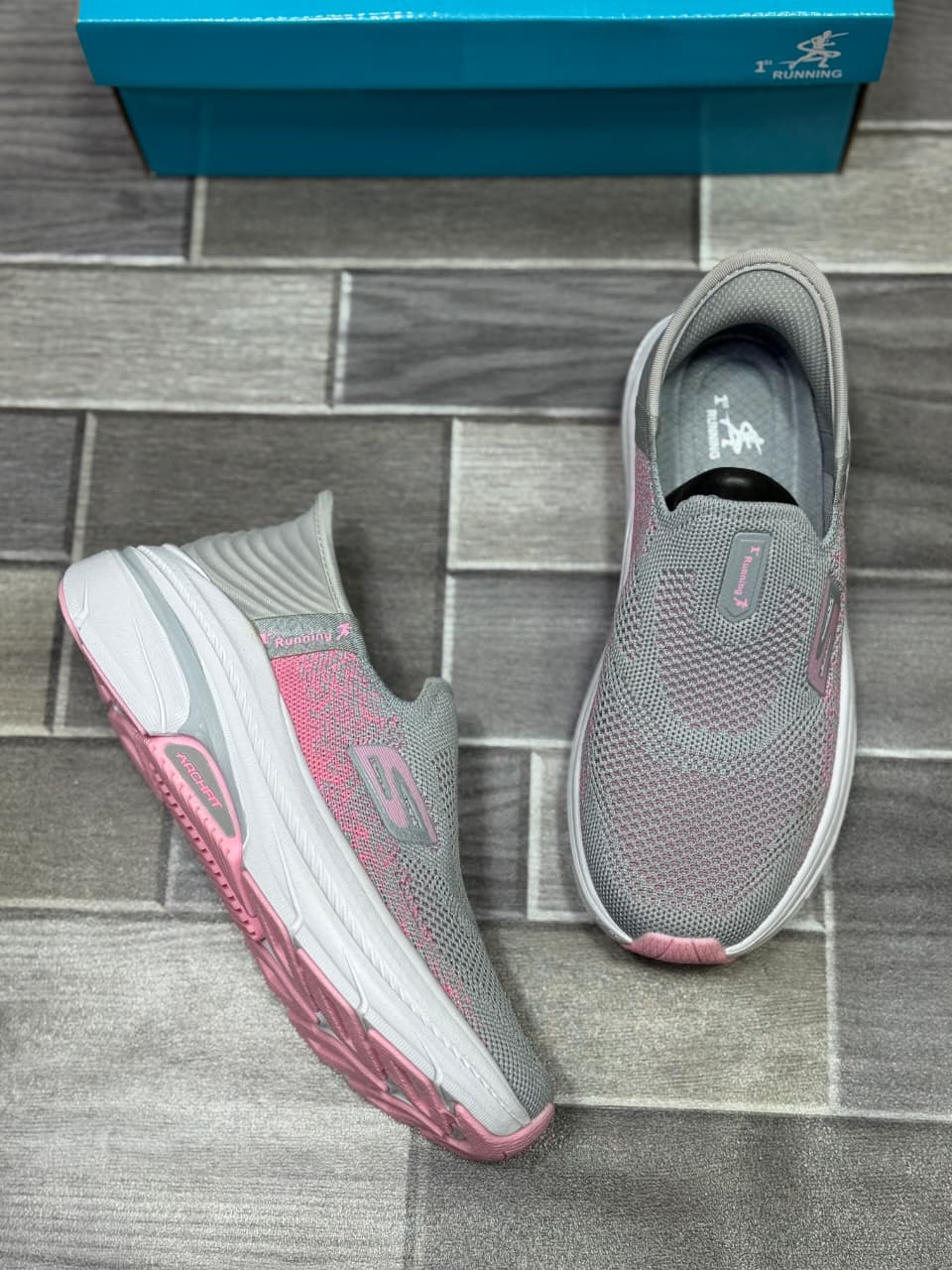 ARCH FIT SLIP ON SKECHERS GRAY WITH PINK