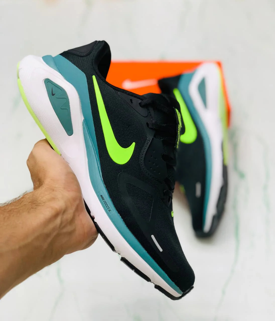 NIKE STRUCTURE 26 SEAWEED VOLT AND BLACK