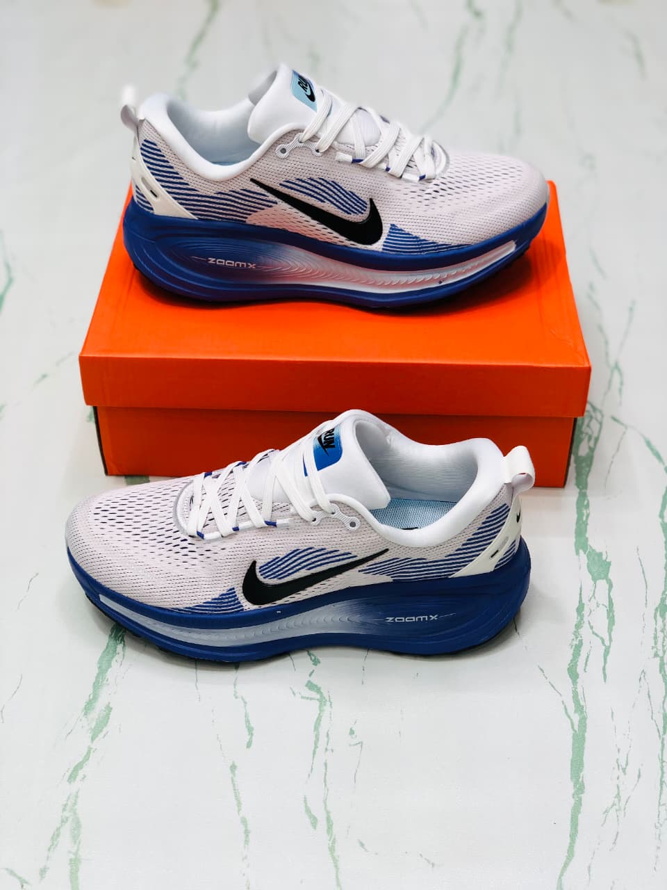 NIKE VERMO 18 BLUE TINT AND WHITE
