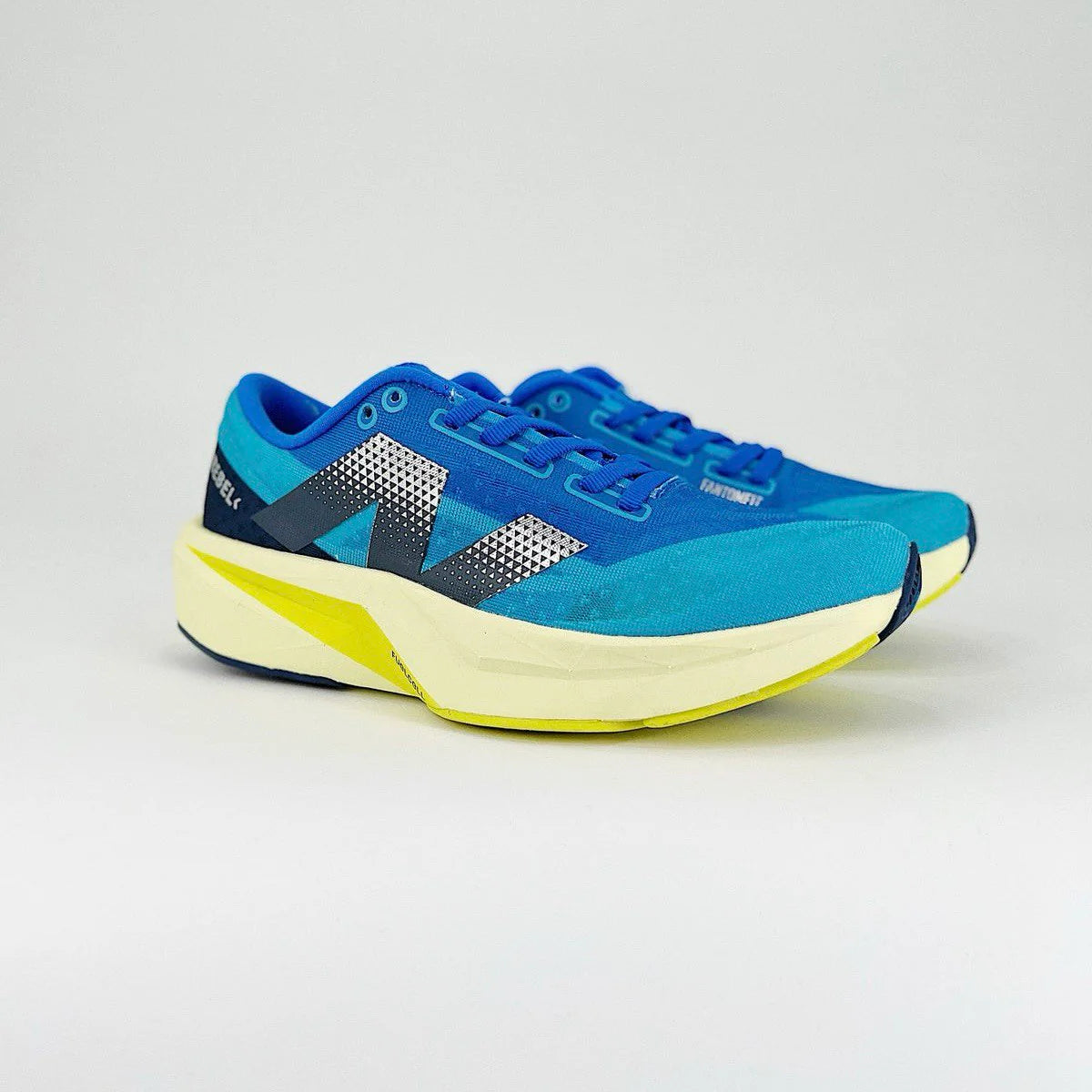 New Balance FuelCell Rebel V4 Azul Collor