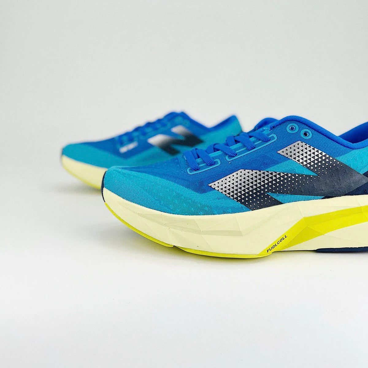 New Balance FuelCell Rebel V4 Azul Collor